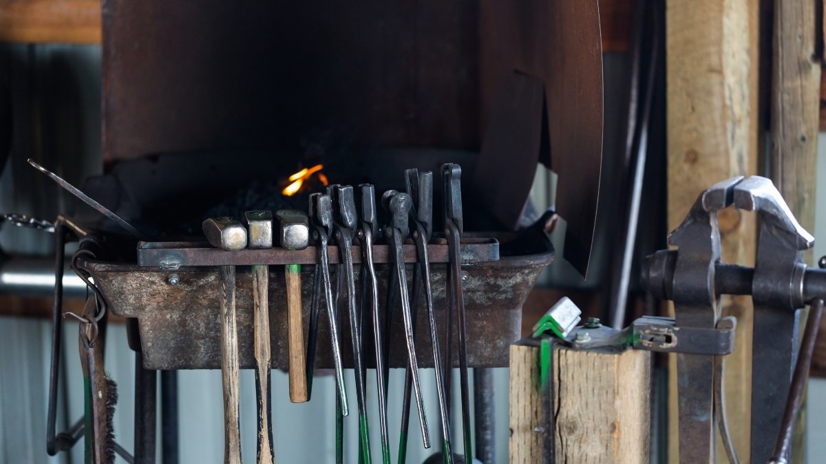 blacksmithing hammers and tongs