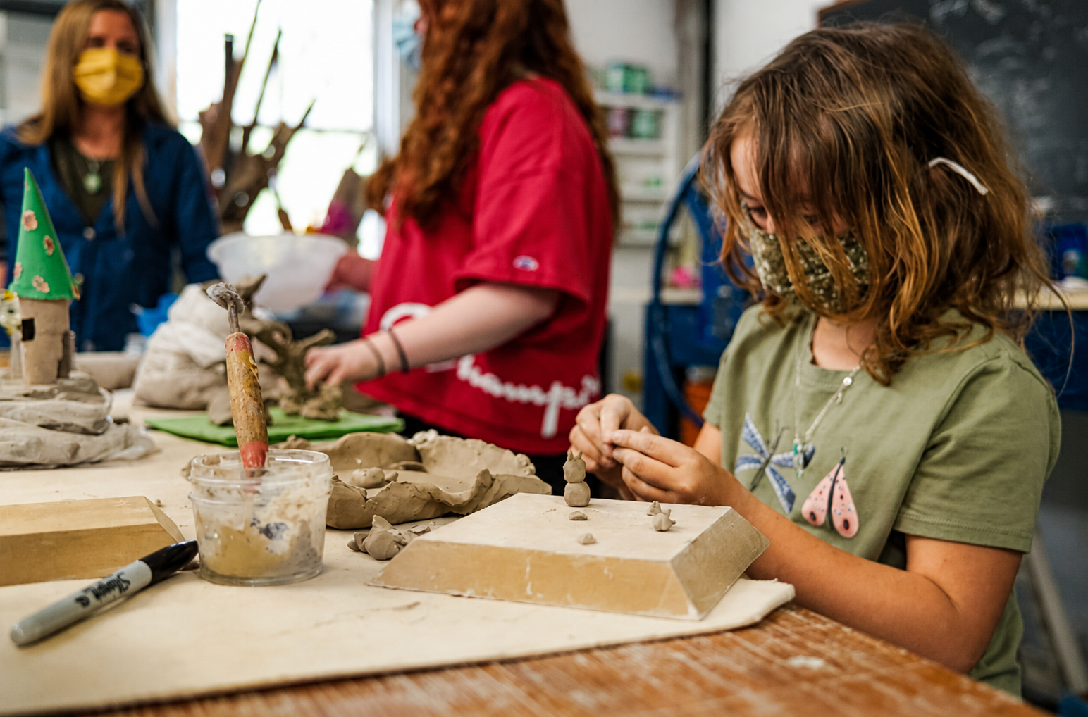 kids working with clay at brookfield craft